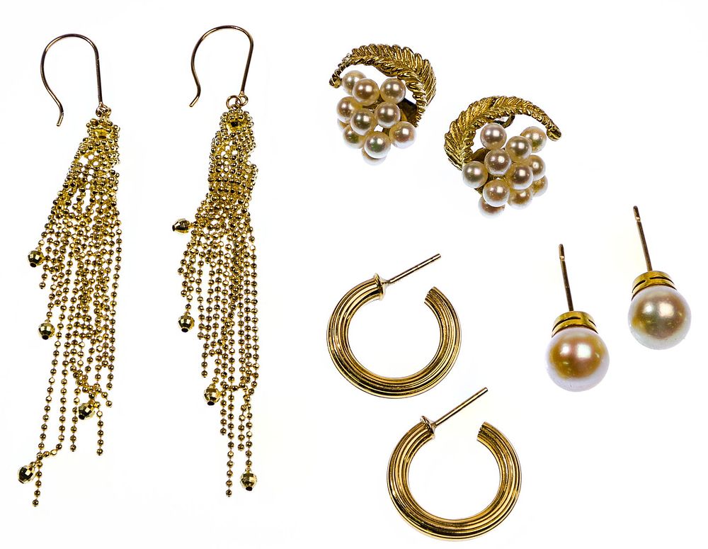 Lot 490: 18k Yellow Gold Pierced Earring Assortment