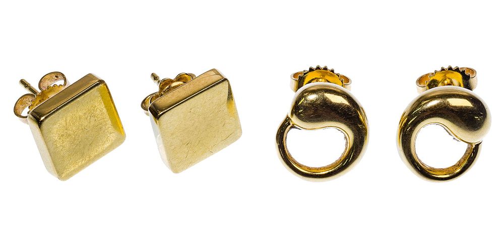 Lot 492: Tiffany & Co 18k Yellow Gold Pierced Earrings