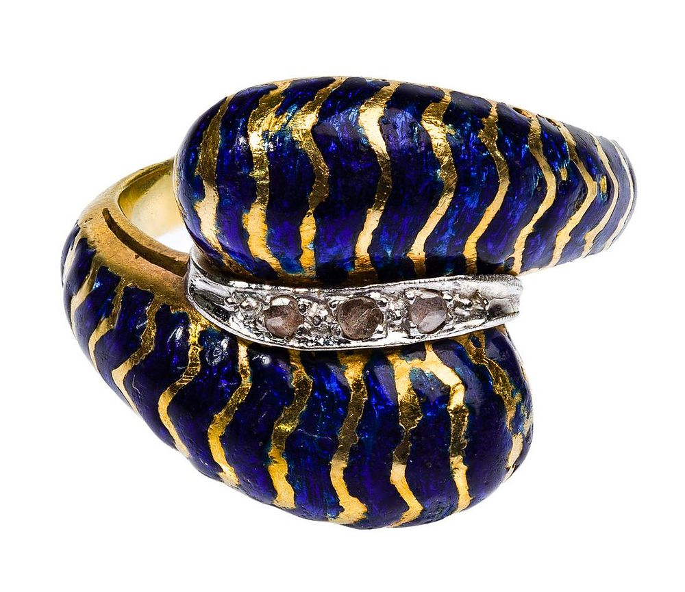 Lot 500: 18k Yellow Gold, Enamel and Diamond Ring
