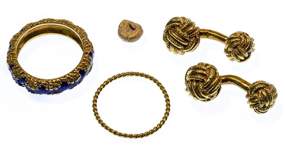 Lot 504: 18k Yellow Gold Jewelry Assortment