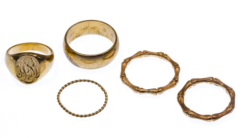 Lot 521: 14k Yellow Gold Ring Assortment