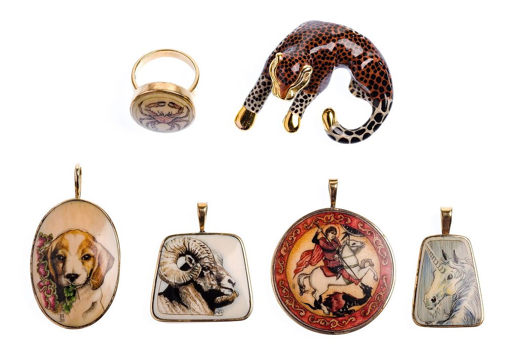 Lot 522: 14k Yellow Gold Pendant and Ring Assortment