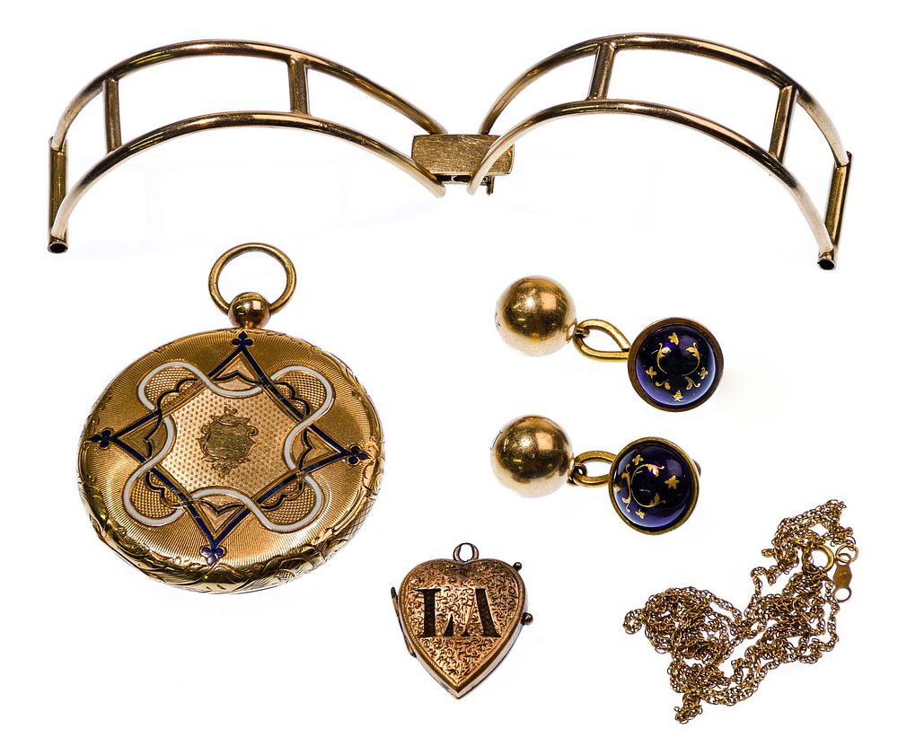 Lot 534: 14k Yellow Gold Jewelry Assortment