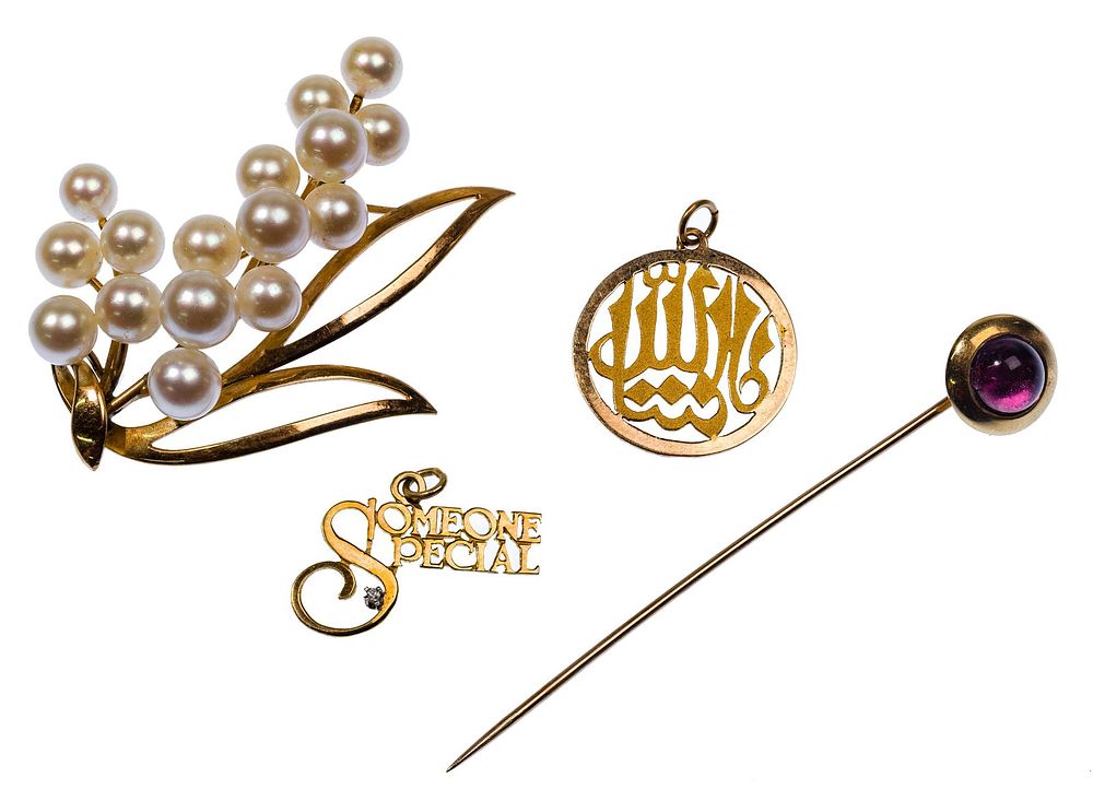 Lot 543: 14k Yellow Gold Jewelry Assortment