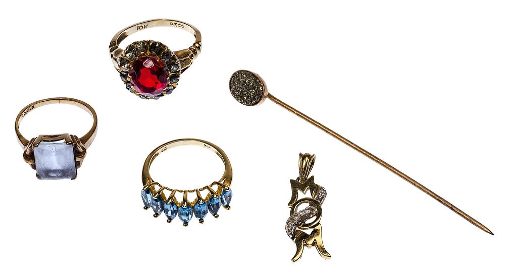 Lot 546: 10k Yellow Gold Jewelry Assortment