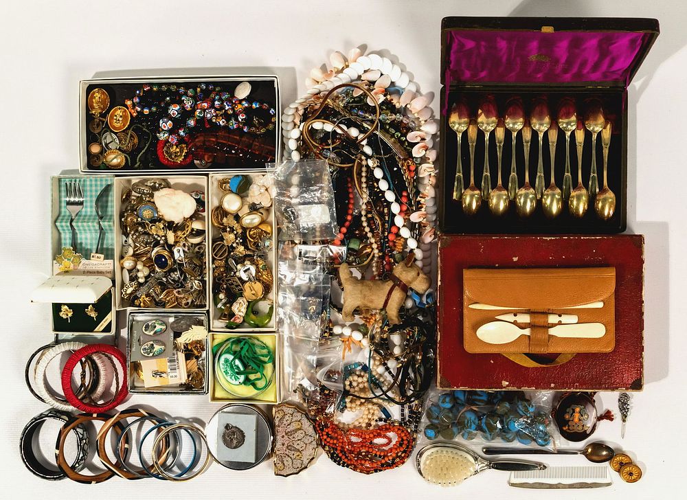 Lot 627: Costume Jewelry Assortment