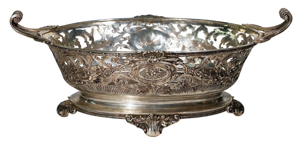 Lot 637: S. Jacobson Sterling Silver Centerpiece Frame