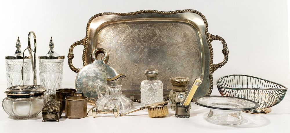 Lot 672: Sterling Silver and Silverplate Object Assortment