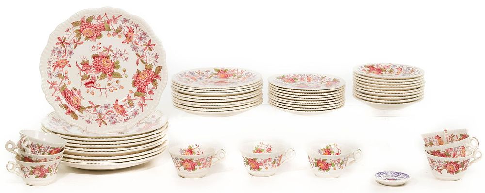 Lot 286: Copeland Spode 'Aster' Dinner Service