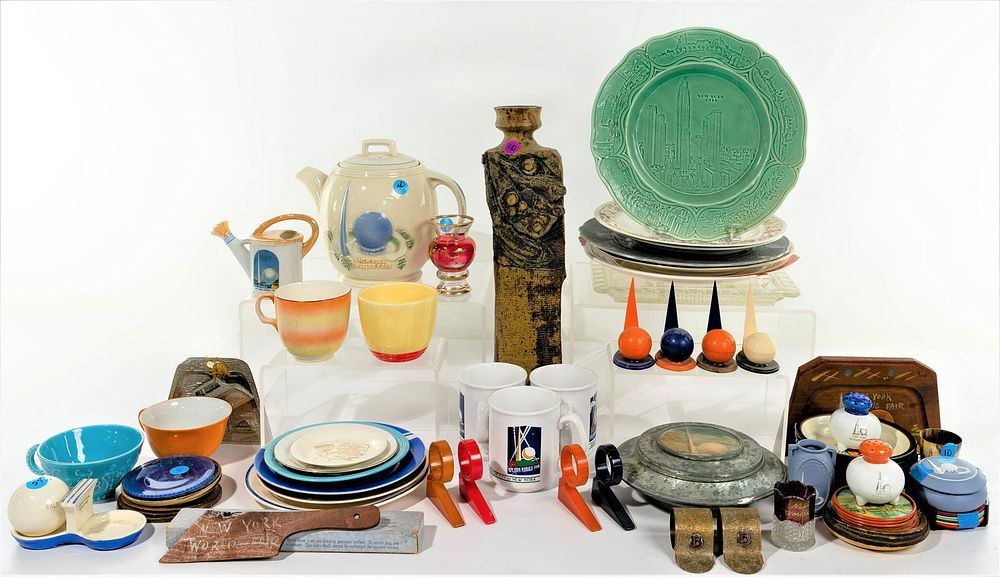 Lot 296: 1939 New York World Fair Service Ware Assortment