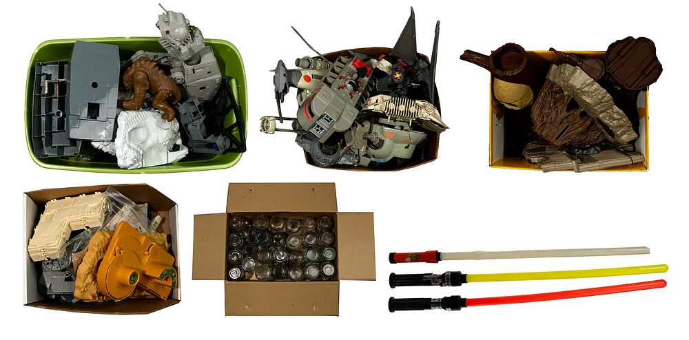 Lot 320: Star Wars Toy Assortment