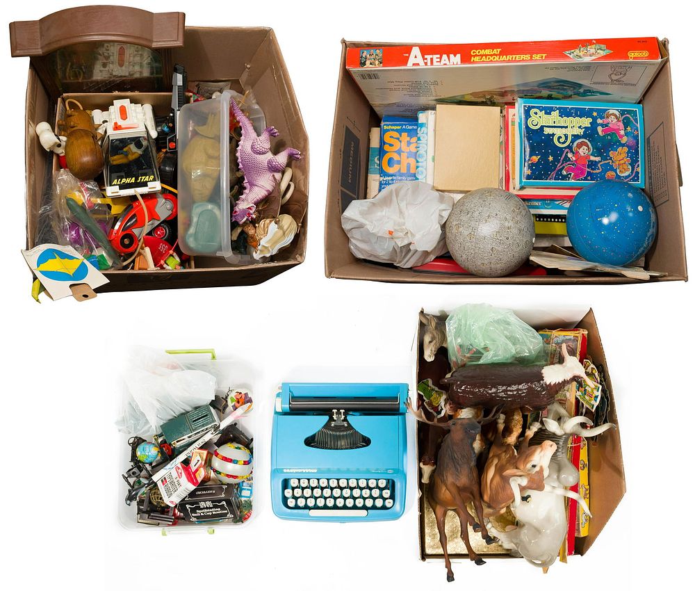 Lot 323: Toy Assortment