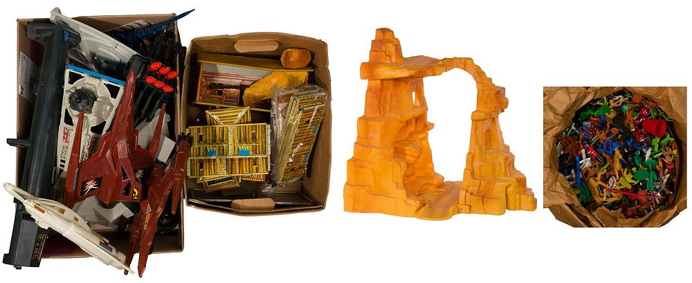 Lot 325: Toy Assortment