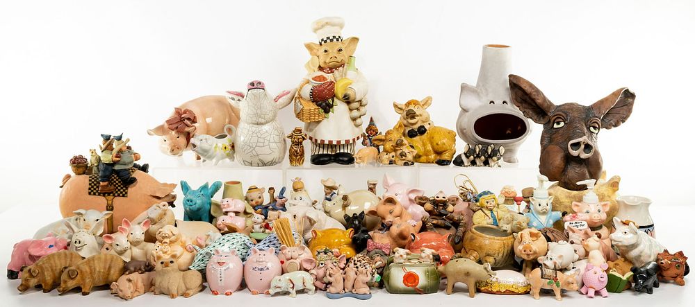 Lot 346: Ceramic Pig Assortment