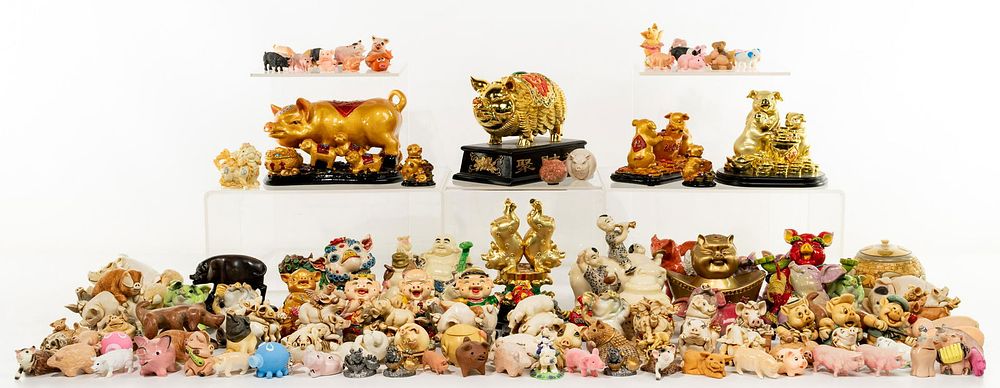 Lot 357: Pig Figurine Assortment
