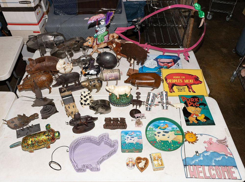 Lot 374: Metal Pig Assortment