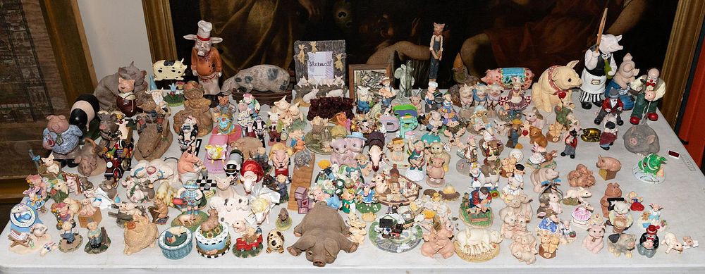Lot 378: Pig Figurine Assortment