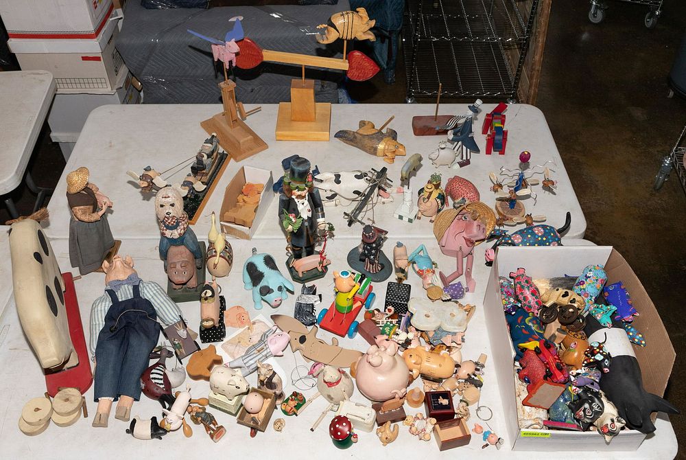 Lot 382: Folk Art Pig Assortment