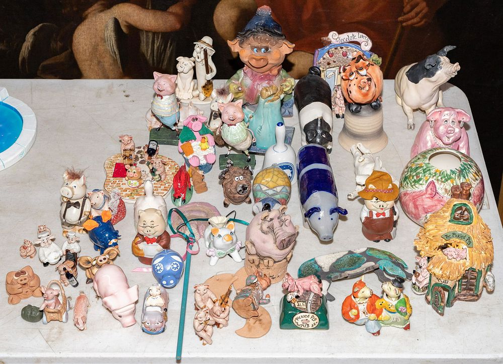 Lot 387: Pig-Themed Pottery Assortment