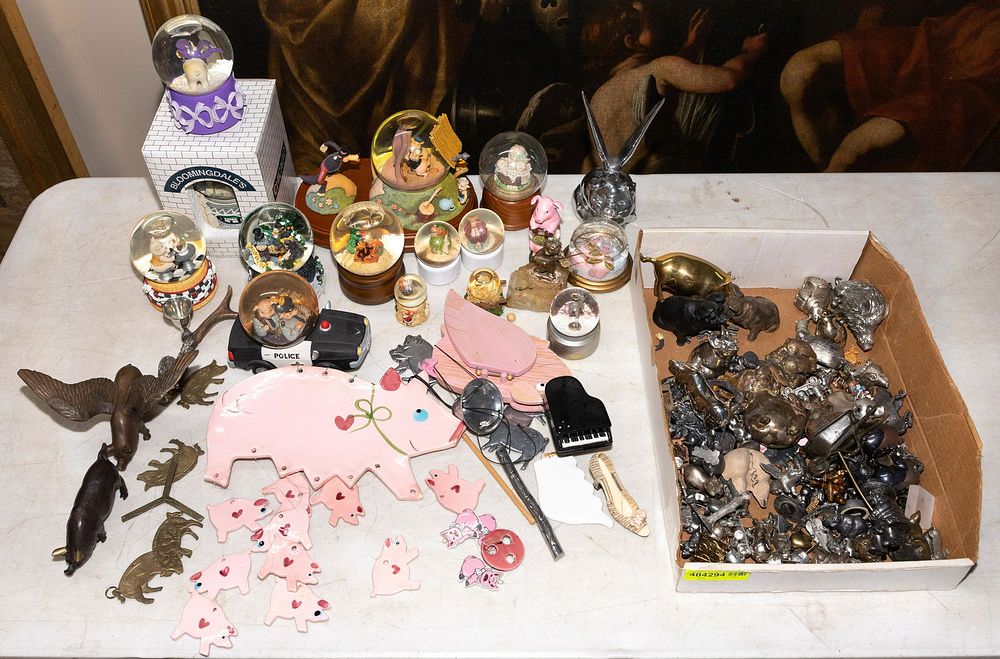 Lot 389: Pig Motif Assortment