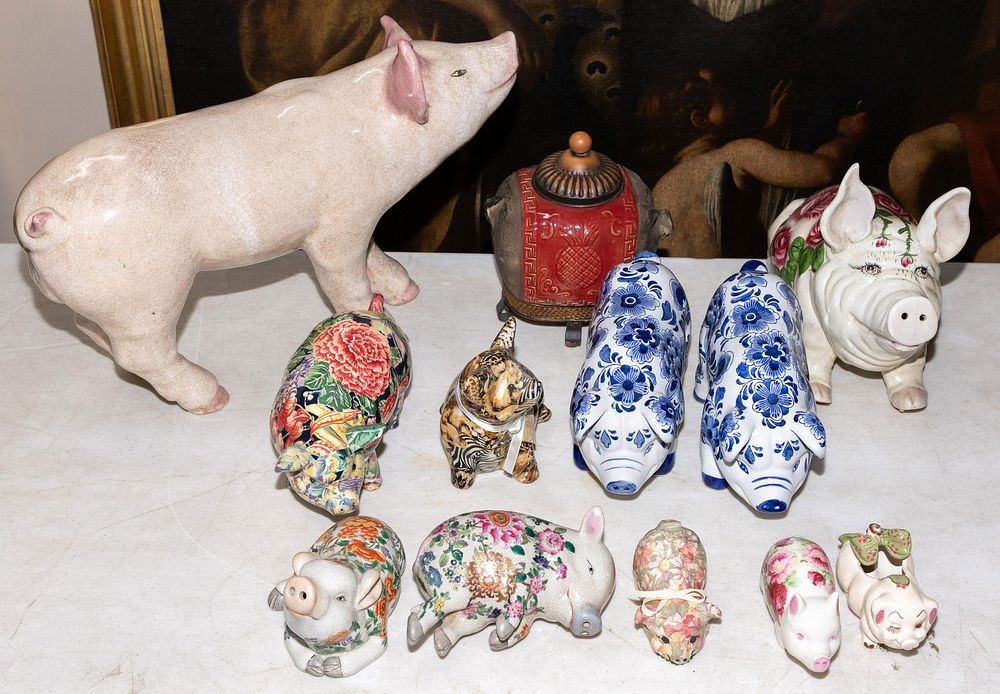 Lot 391: Ceramic Pig Assortment