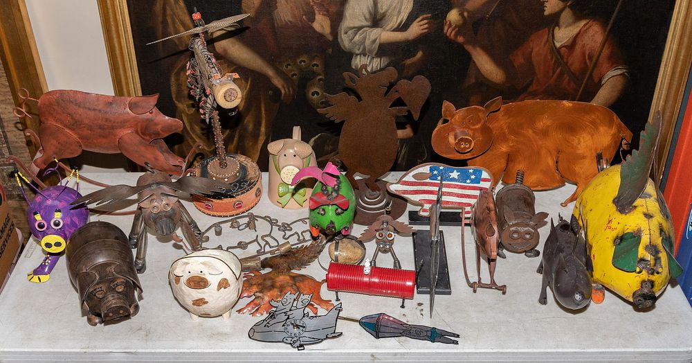 Lot 392: Metal Pig Assortment