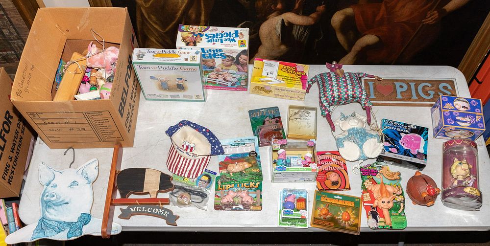 Lot 393: Pig Object Assortment