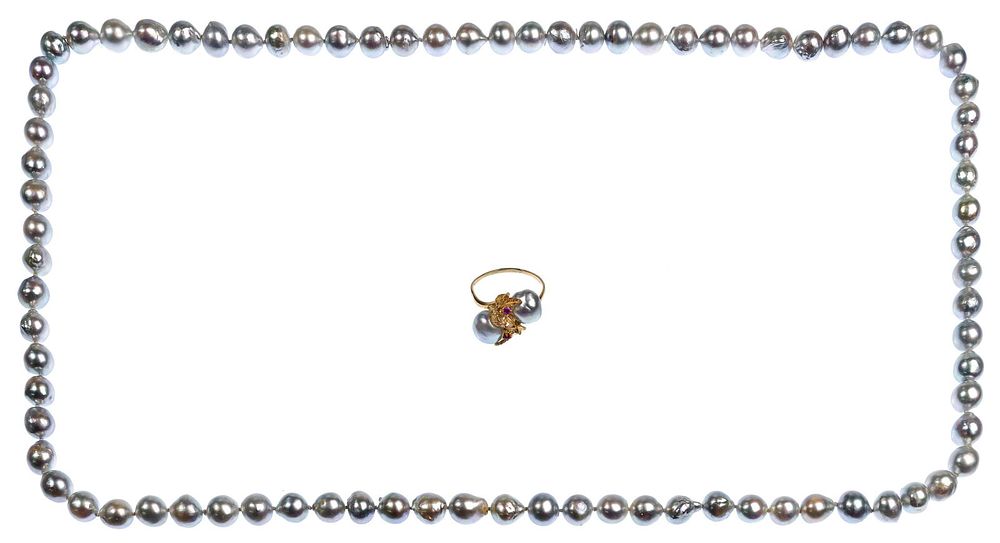 Lot 426: 18k Yellow Gold and Blue Gray Cultured Pearl Jewelry