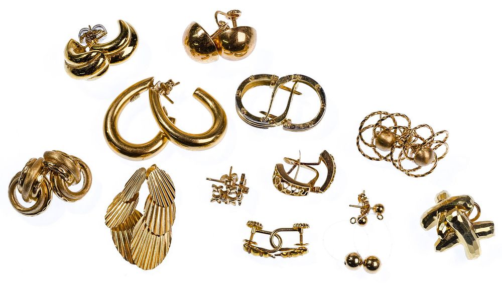 Lot 431: 14k Yellow Gold Earring Assortment