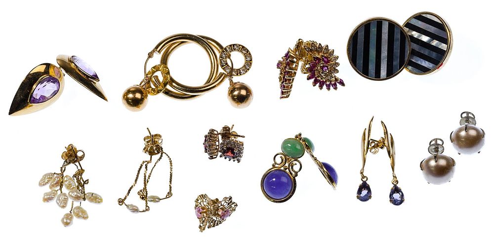 Lot 432: 14k Yellow Gold Earring Assortment