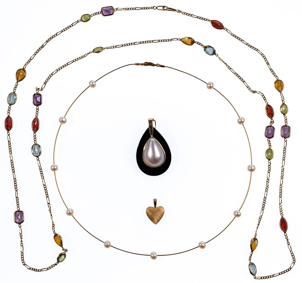 Lot 440: 14k Yellow Gold Pendant and Necklace Assortment