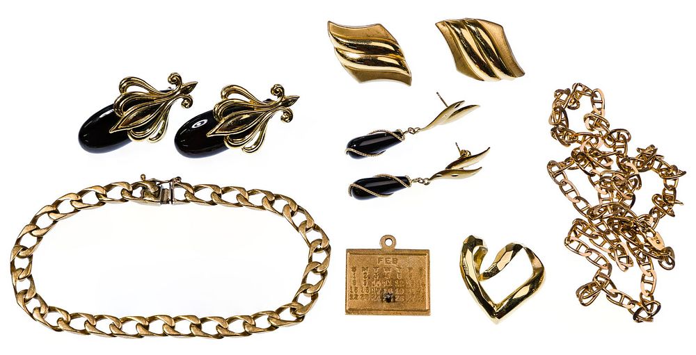 Lot 443: 14k Yellow Gold Jewelry Assortment