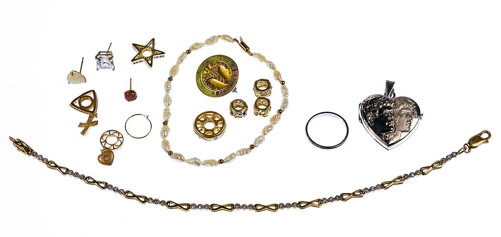Lot 447: 14k Yellow and White Gold Jewelry Assortment