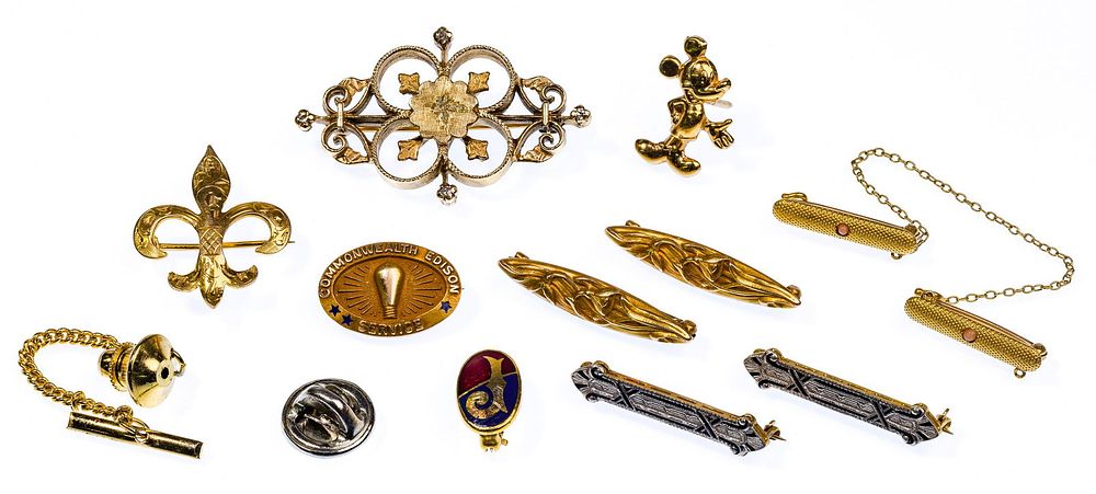 Lot 450: 14k Gold Pin / Brooch Assortment