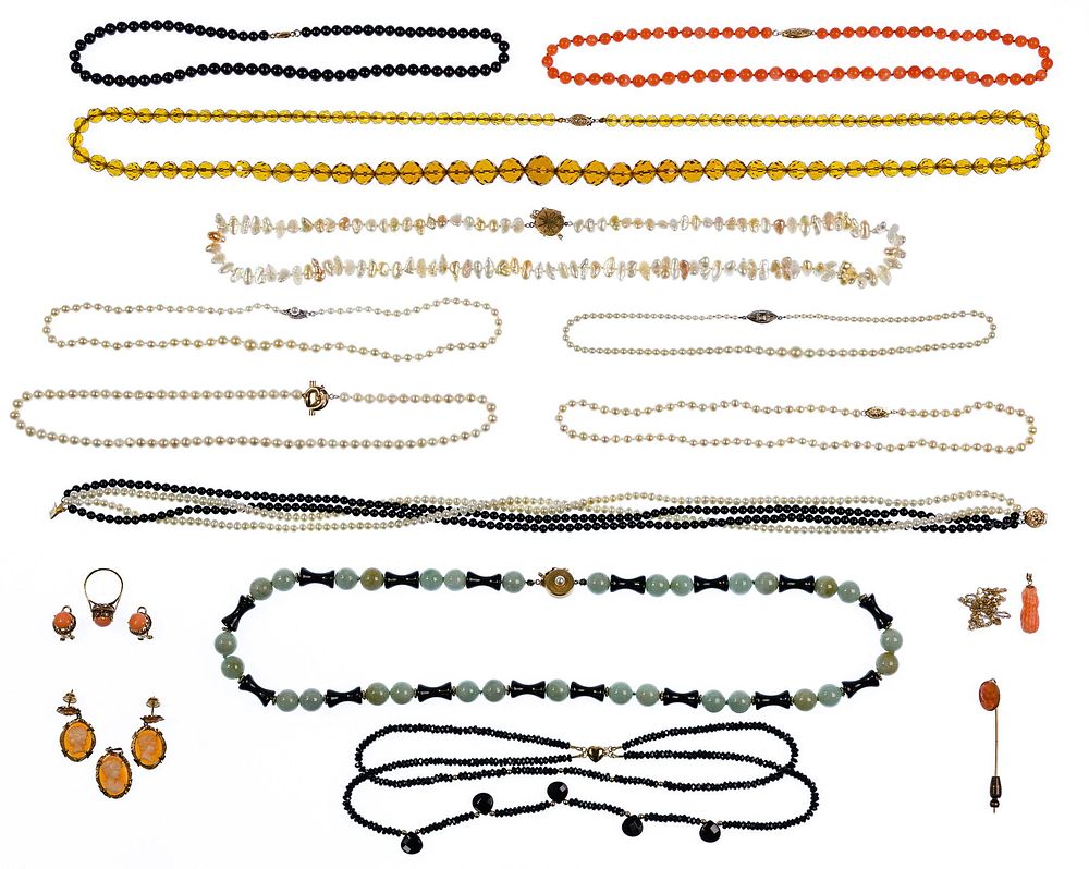 Lot 453: 14k Gold Clasp / Fitting Assortment