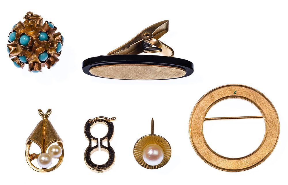 Lot 456: 14k Yellow Gold Jewelry Assortment