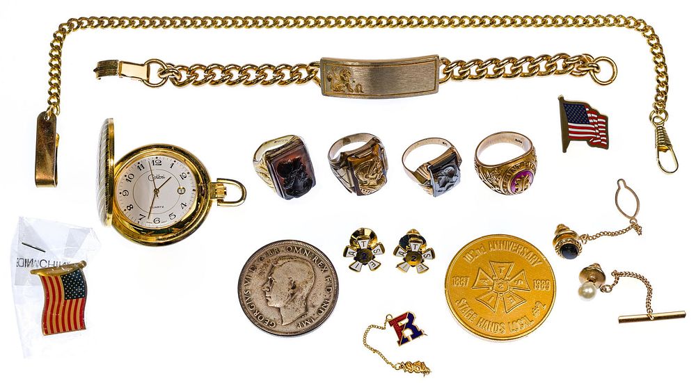 Lot 464: 10k Yellow Gold Ring Assortment