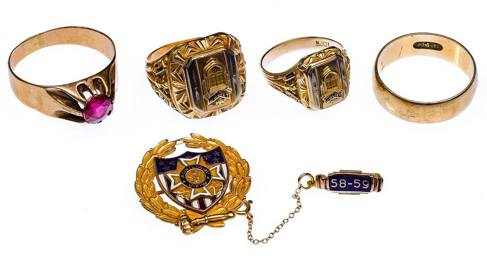 Lot 468: 10k Yellow Gold Jewelry Assortment