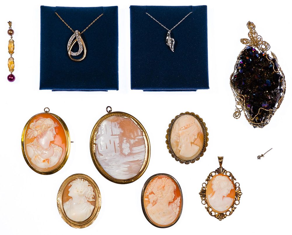 Lot 471: 10k Yellow and White Gold Jewelry Assortment