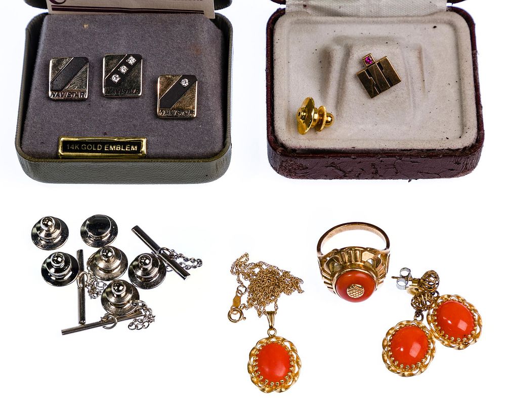 Lot 475: 14k Yellow Gold and Coral Jewelry Parure Suite