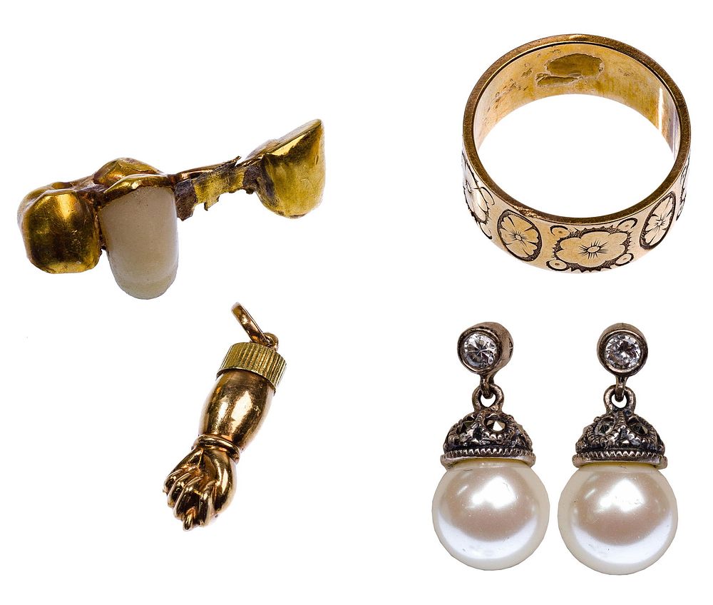 Lot 478: Gold and Sterling Silver Assortment