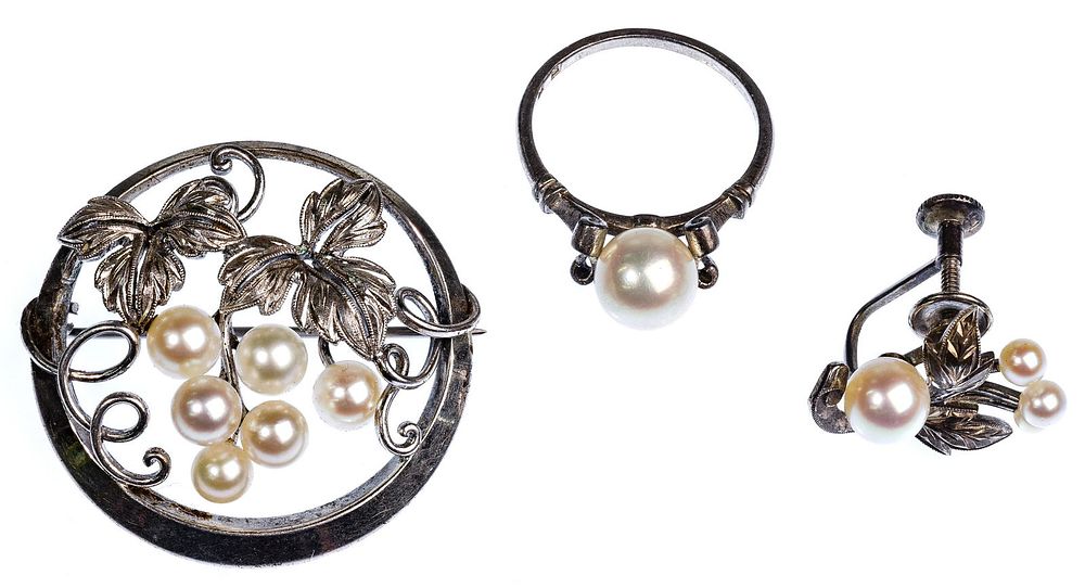 Lot 518: Mikimoto Sterling Silver and Pearl Jewelry Assortment