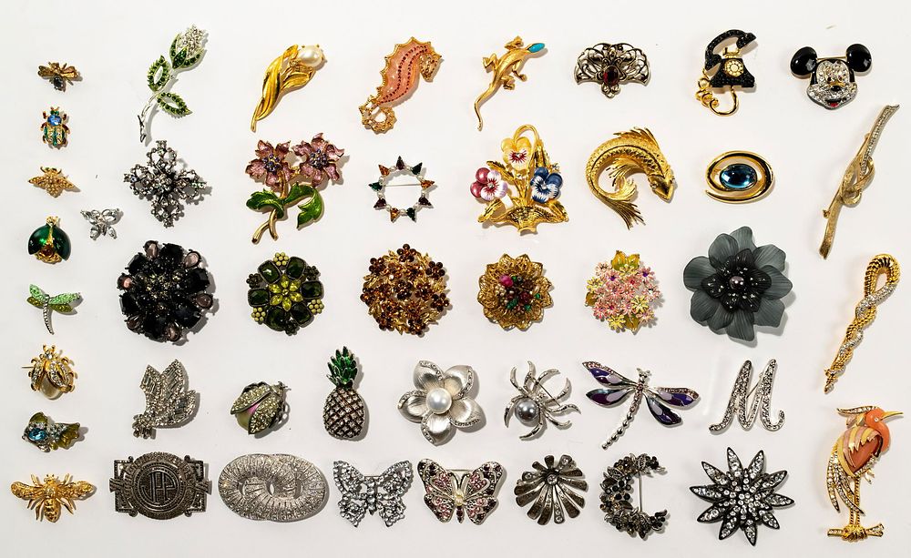 Lot 545: Rhinestone Brooch Assortment
