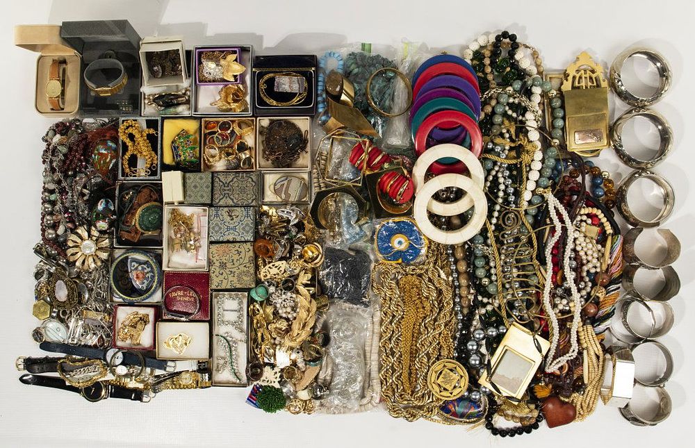 Lot 549: Costume Jewelry and Wristwatch Assortment