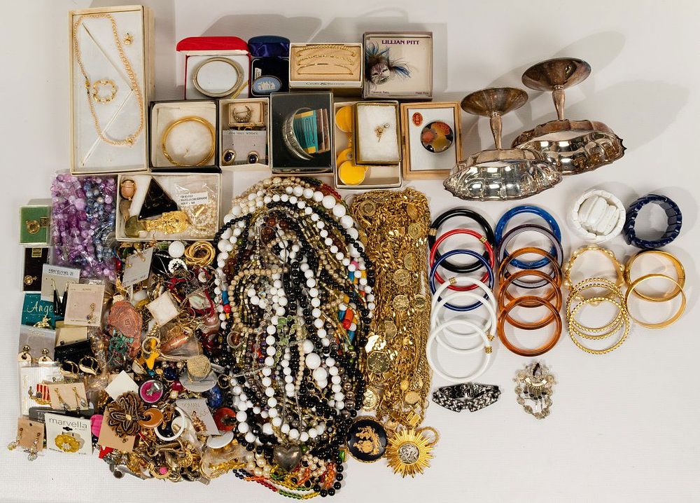 Lot 555: Costume Jewelry Assortment