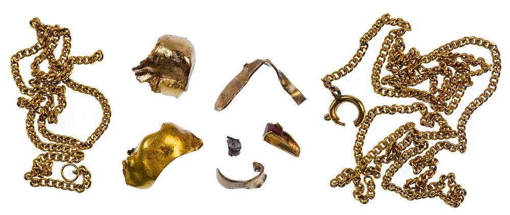 Lot 278: 10k Yellow Gold Necklace and Dental Gold Assortment