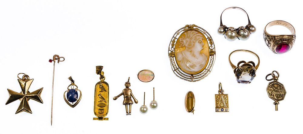 Lot 290: Gold Jewelry Assortment