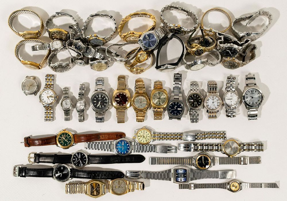 Lot 322: Seiko and Citizen Automatic Wristwatch Assortment