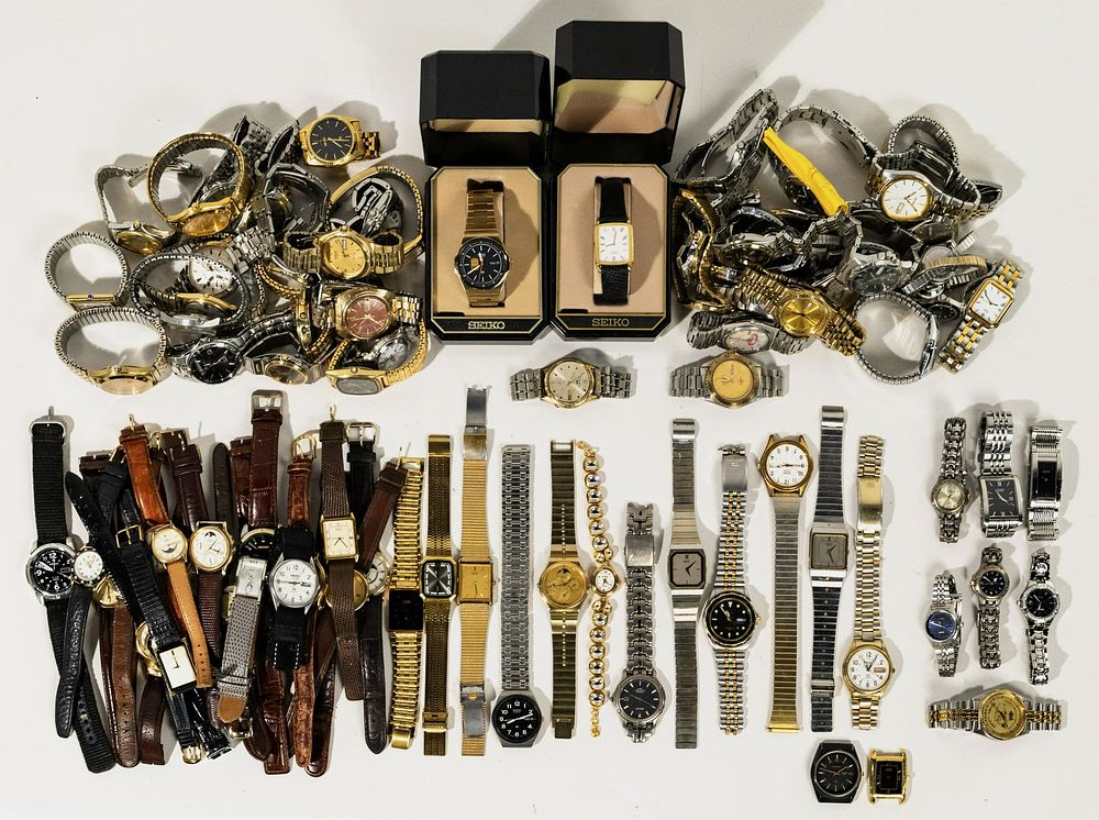 Lot 323: Seiko and Citizen Wristwatch Assortment