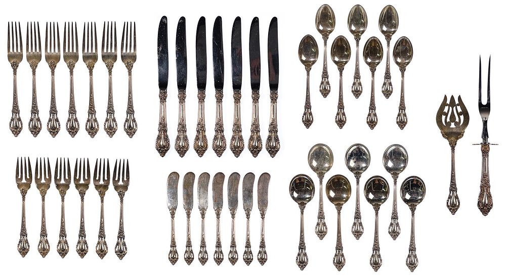 Lot 367: Lunt Sterling Silver 'Eloquence' Flatware
